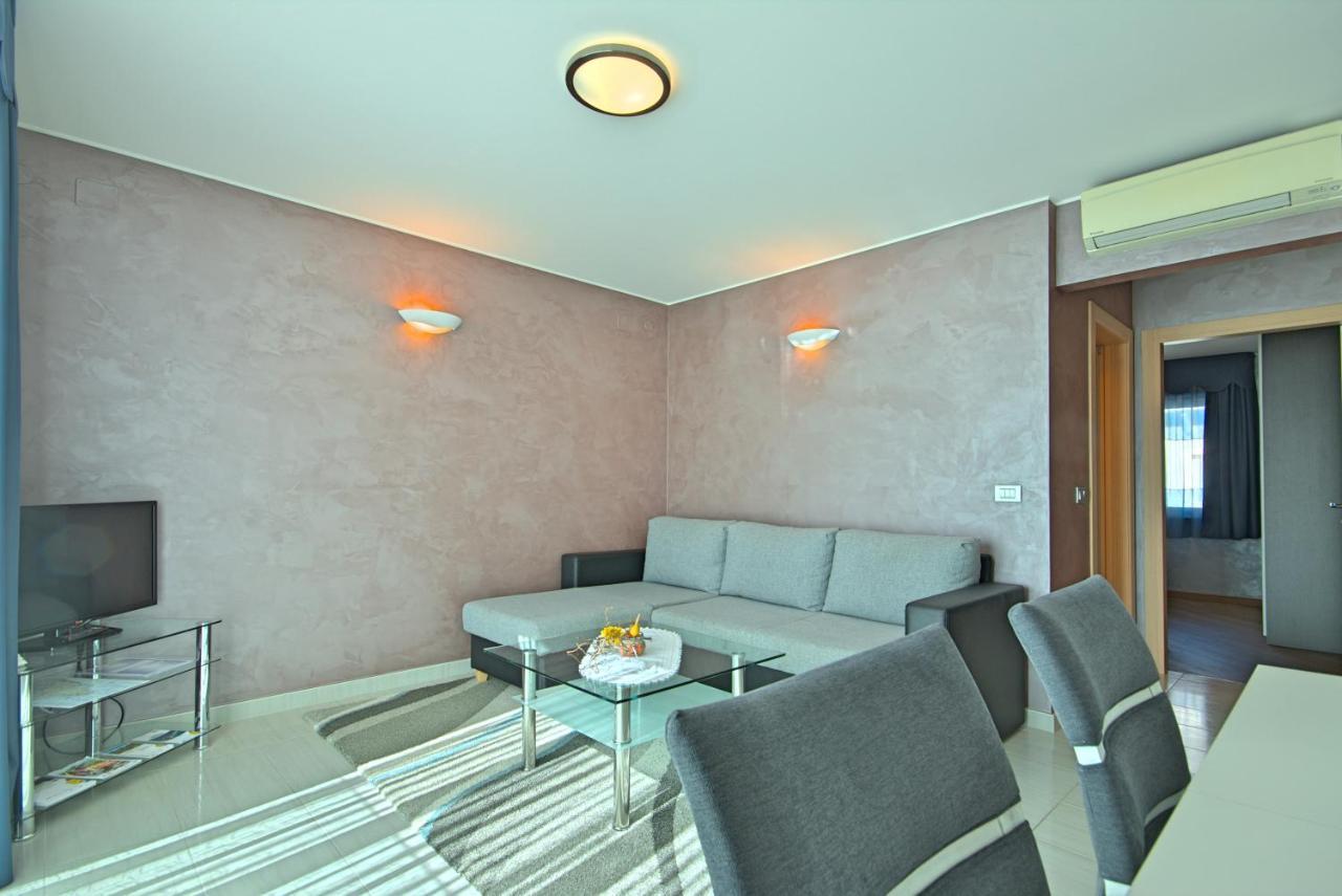 Apartments Riva-Interauto Umag Exterior photo