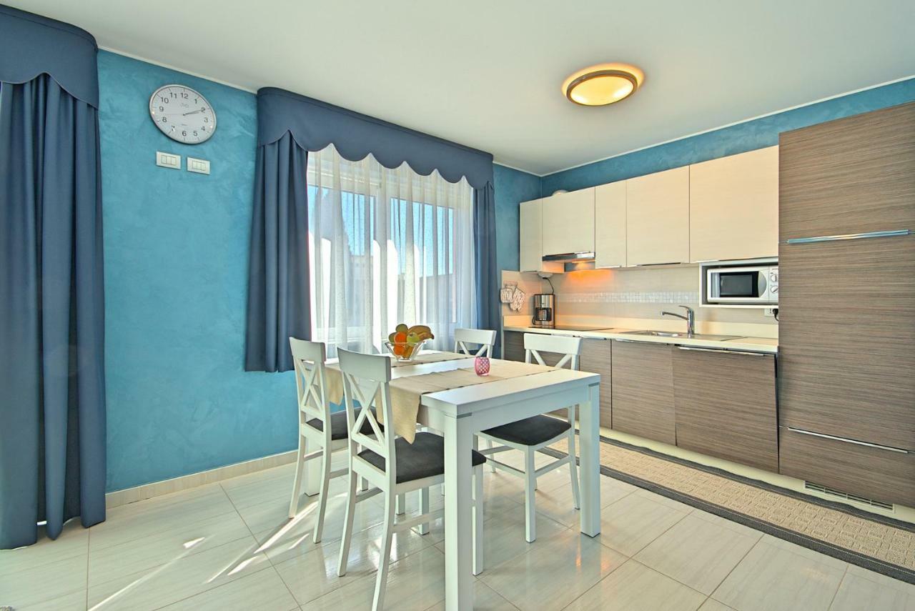 Apartments Riva-Interauto Umag Exterior photo